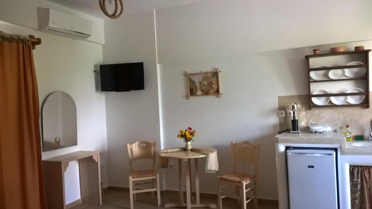 Appartement Gyrouli 1 à Pera Gyalos Extérieur photo
